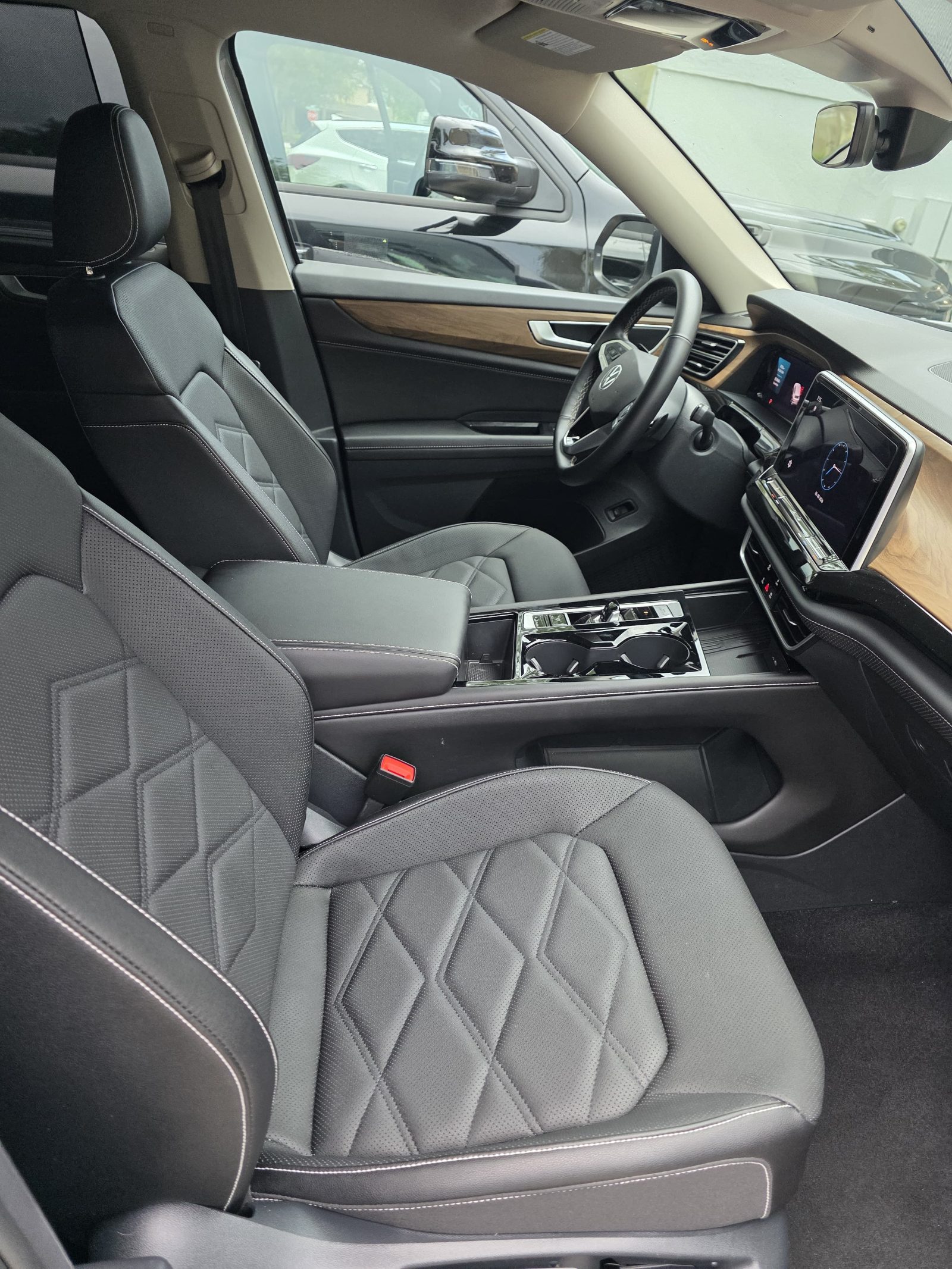 2025 Volkswagen Atlas SE